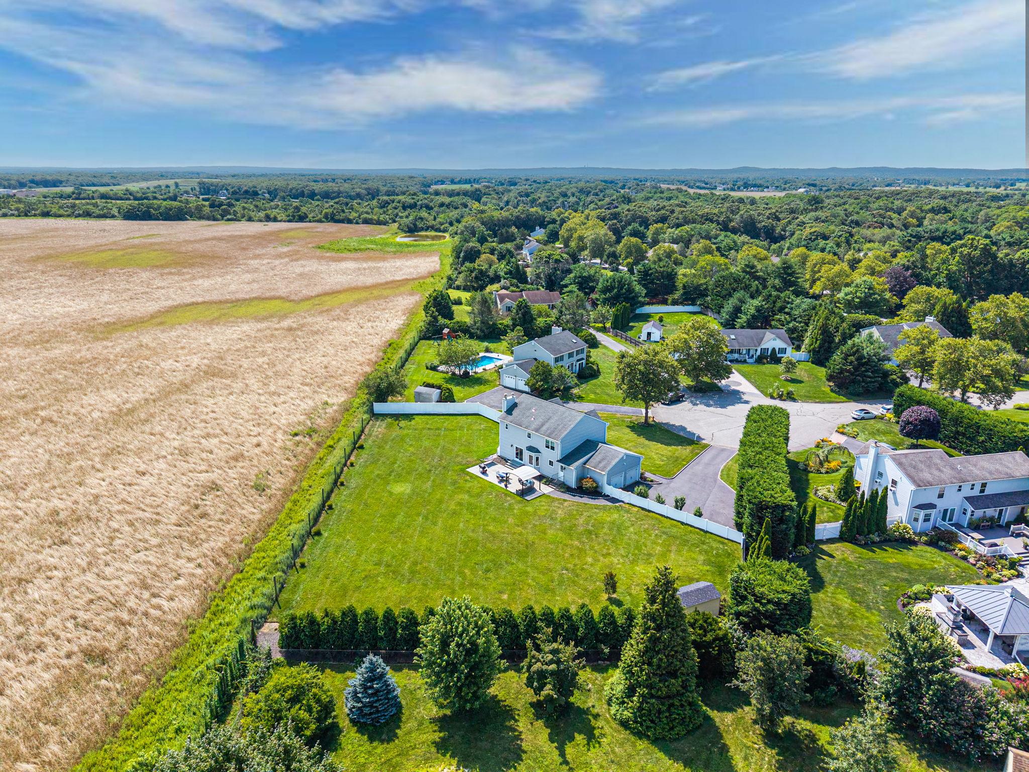 24 Pleasant Court, Baiting Hollow, NY 11933