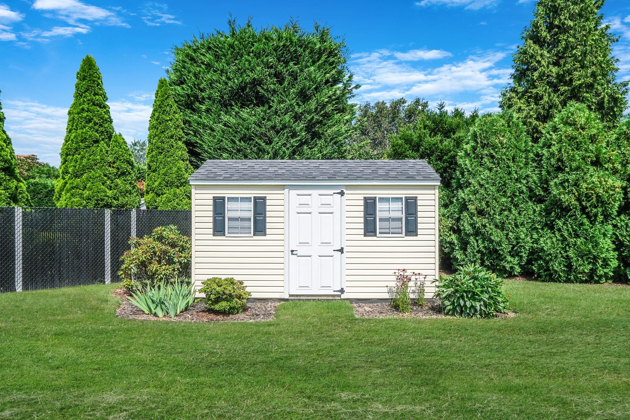 24 Pleasant Court, Baiting Hollow, NY 11933