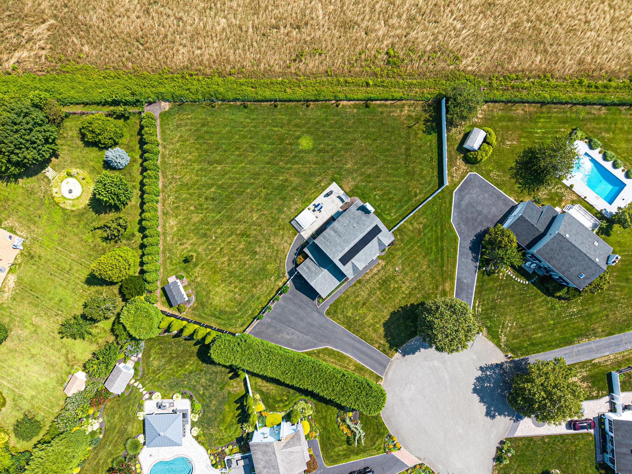 24 Pleasant Court, Baiting Hollow, NY 11933