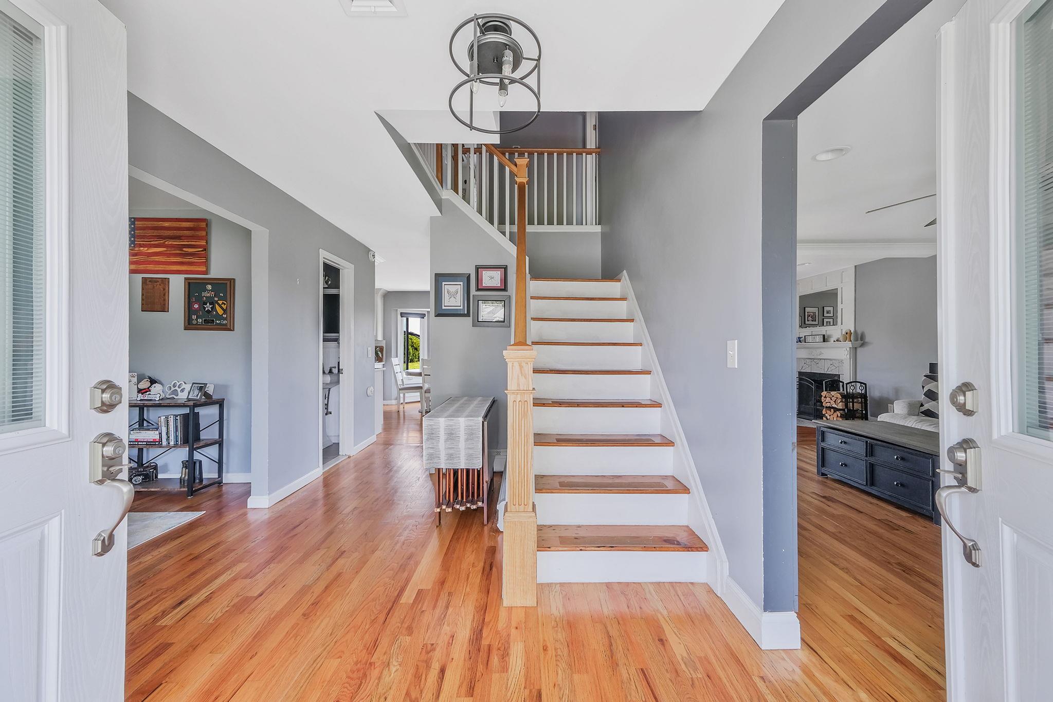 24 Pleasant Court, Baiting Hollow, NY 11933