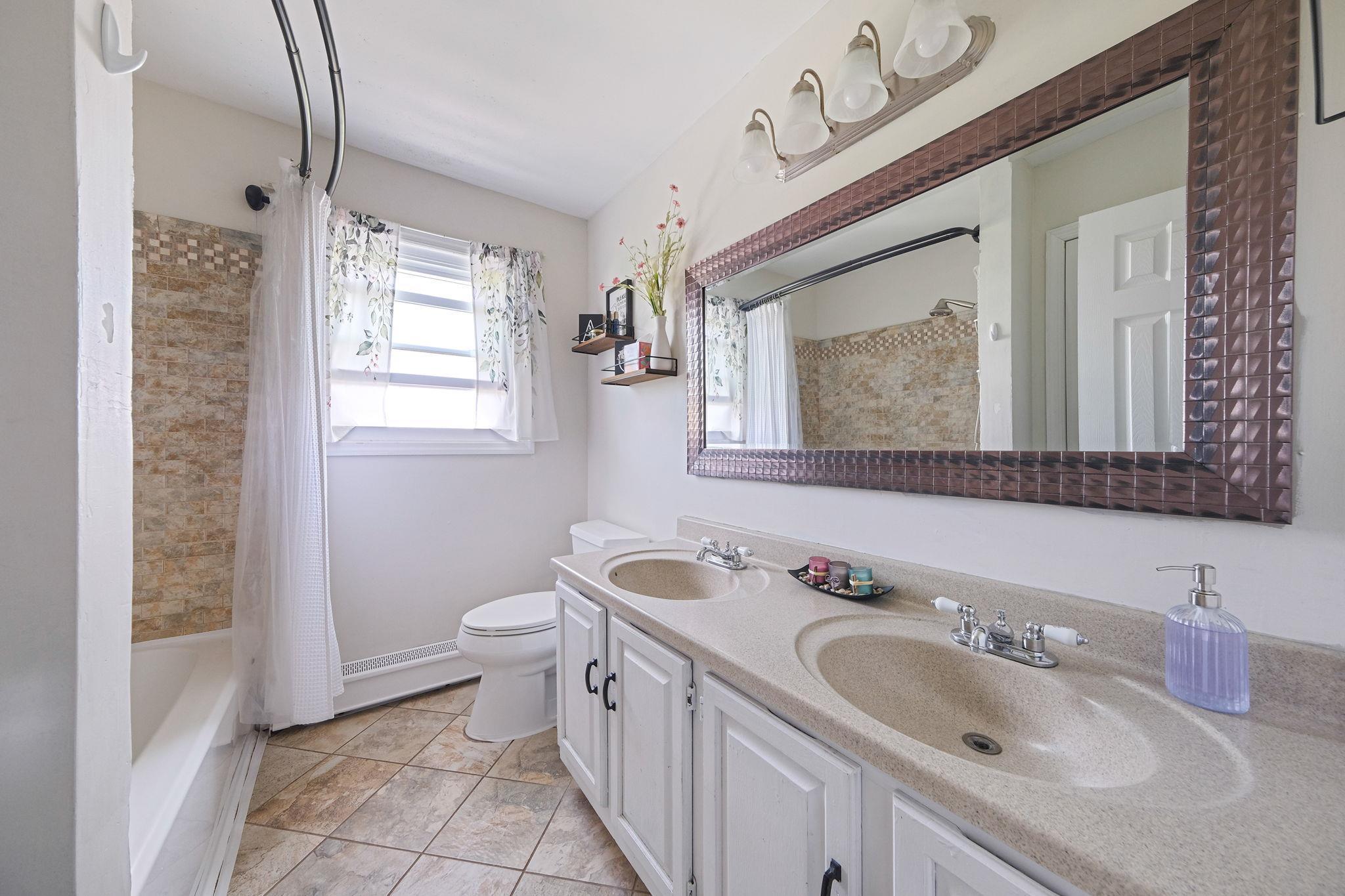 24 Pleasant Court, Baiting Hollow, NY 11933