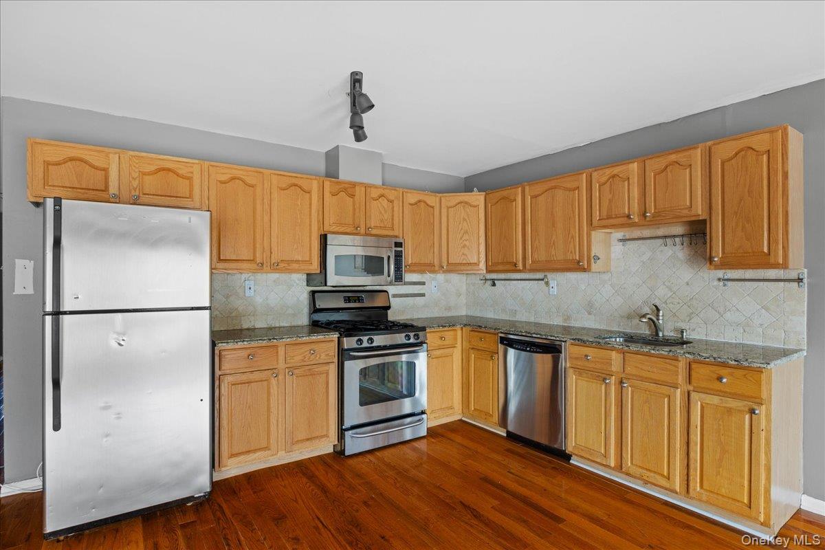 10 Pennyfield Avenue # 8B, Bronx, NY 10465