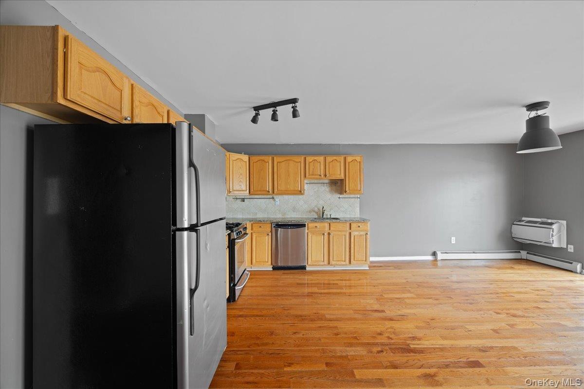 10 Pennyfield Avenue # 8B, Bronx, NY 10465