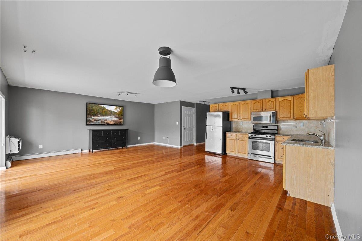 10 Pennyfield Avenue # 8B, Bronx, NY 10465