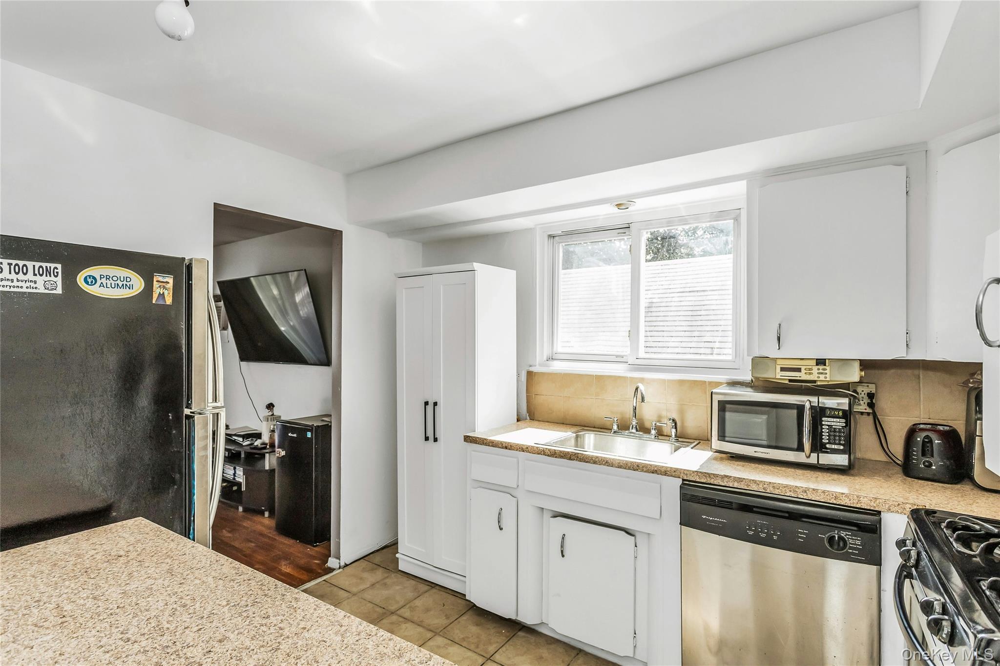 631 Hollywood Avenue, Bronx, NY 10465