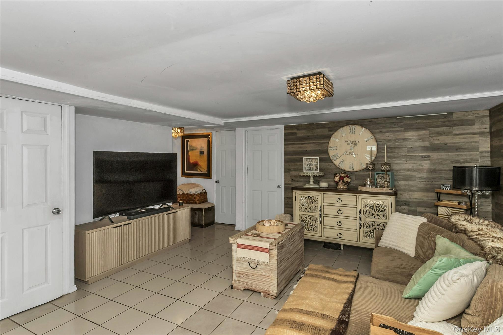 631 Hollywood Avenue, Bronx, NY 10465