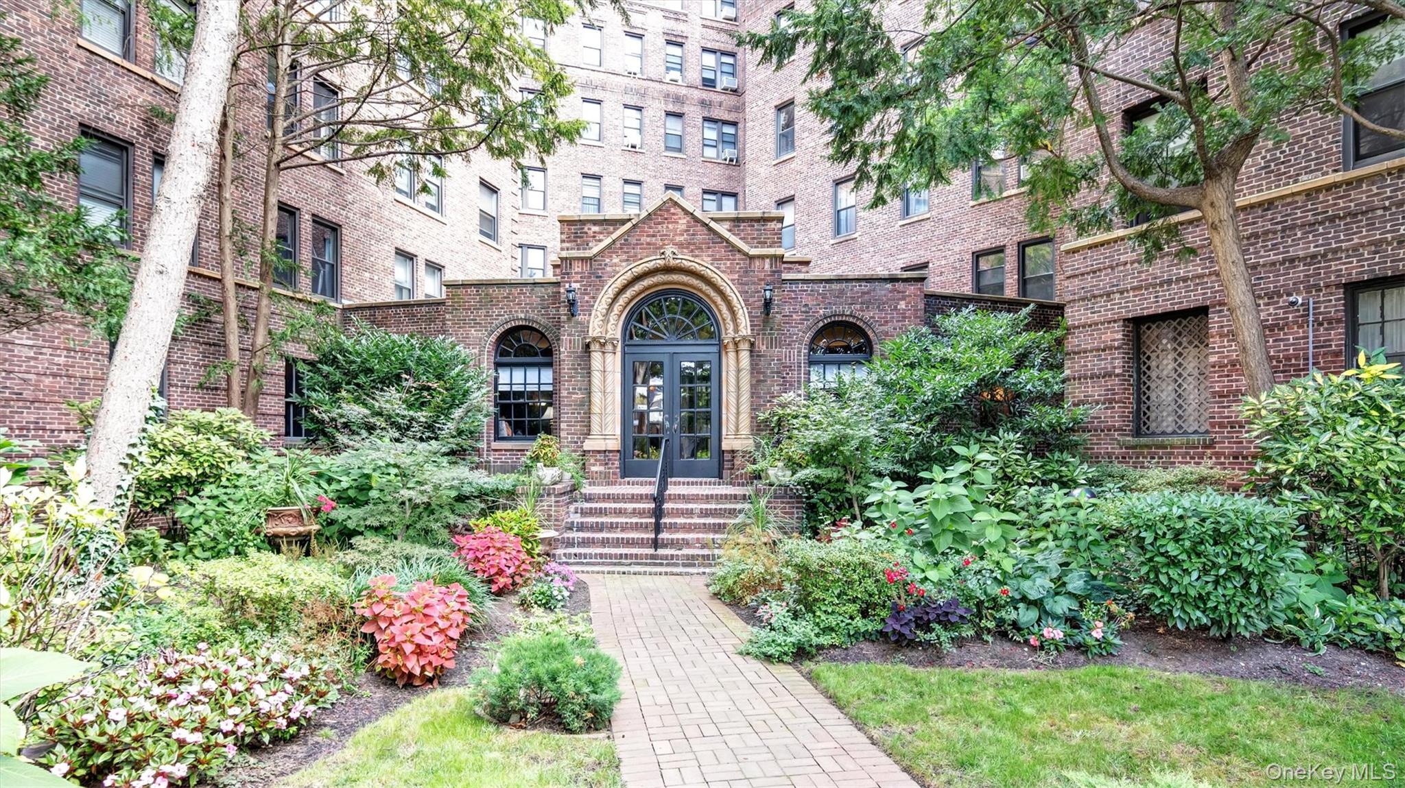 8 Barstow Road # 7H, Great Neck, NY 11021