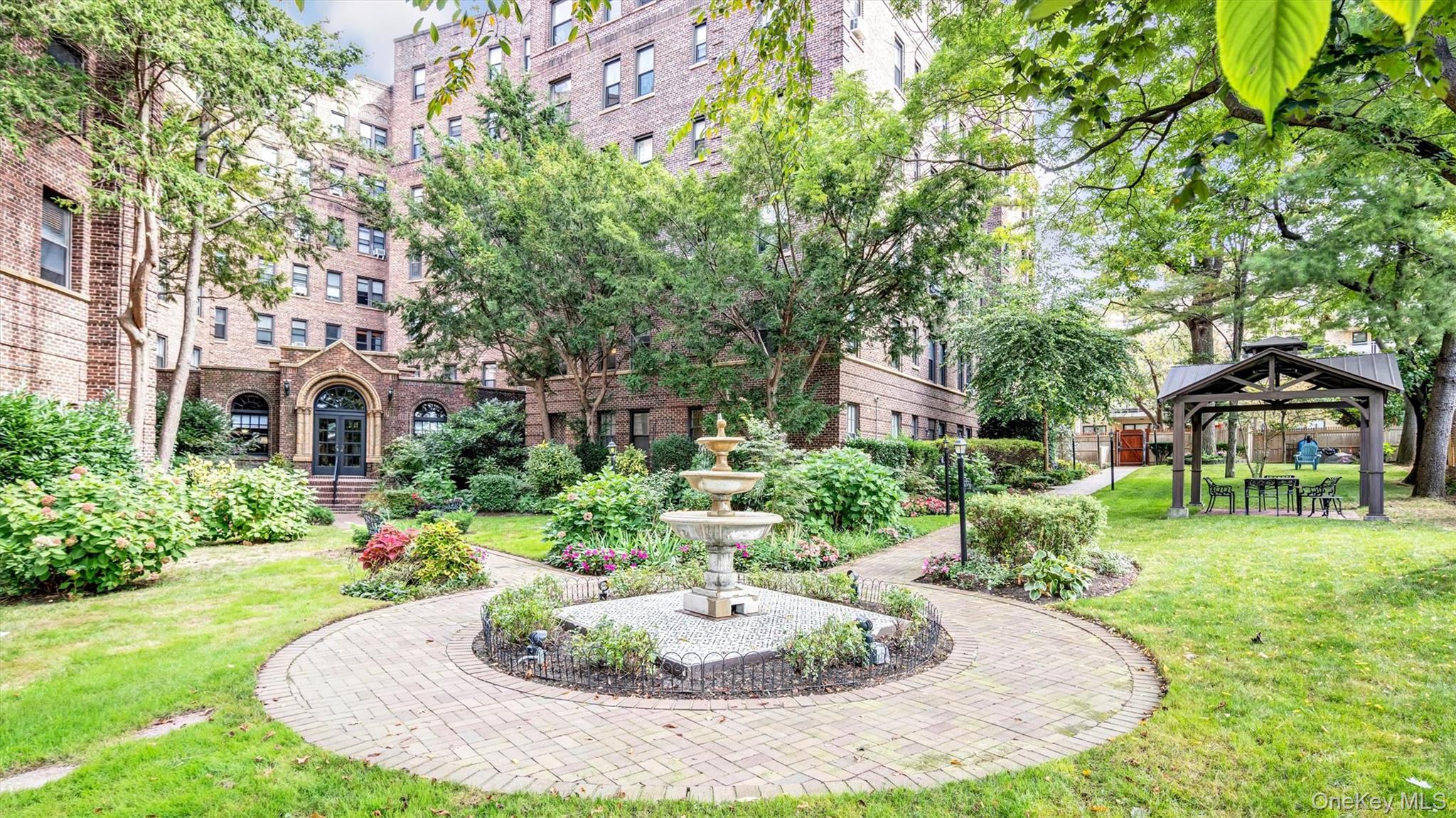 8 Barstow Road # 7H, Great Neck, NY 11021