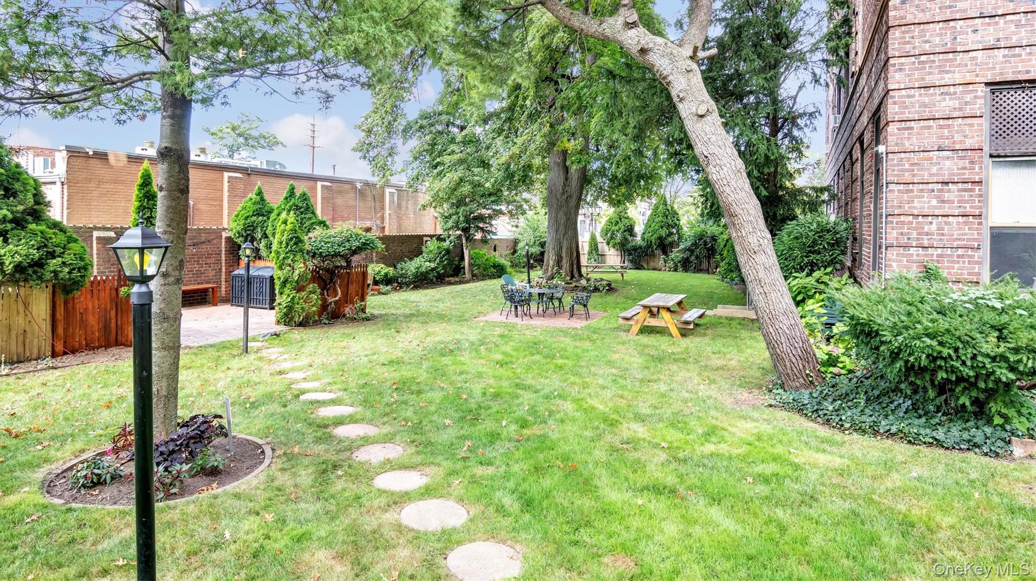 8 Barstow Road # 7H, Great Neck, NY 11021