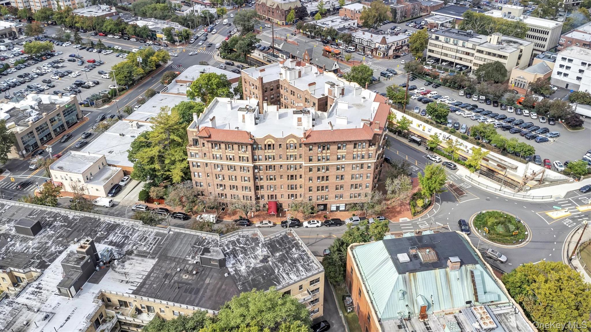 8 Barstow Road # 7H, Great Neck, NY 11021