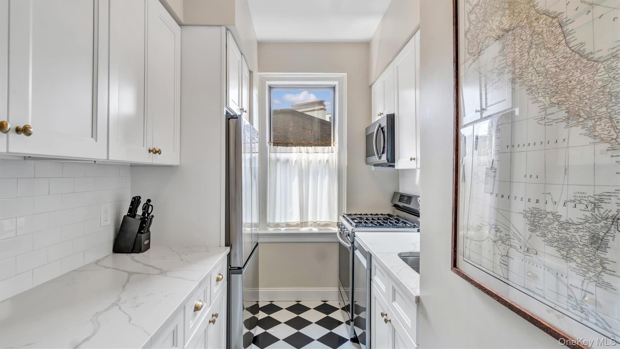 8 Barstow Road # 7H, Great Neck, NY 11021