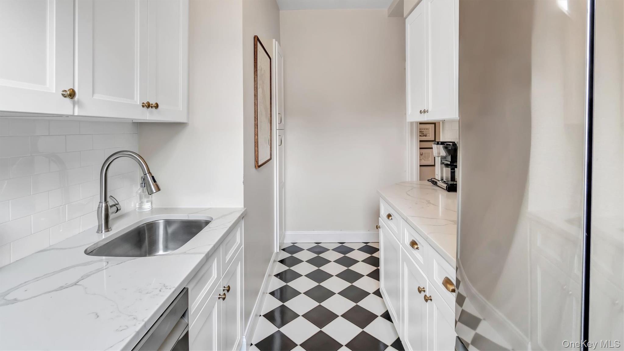 8 Barstow Road # 7H, Great Neck, NY 11021