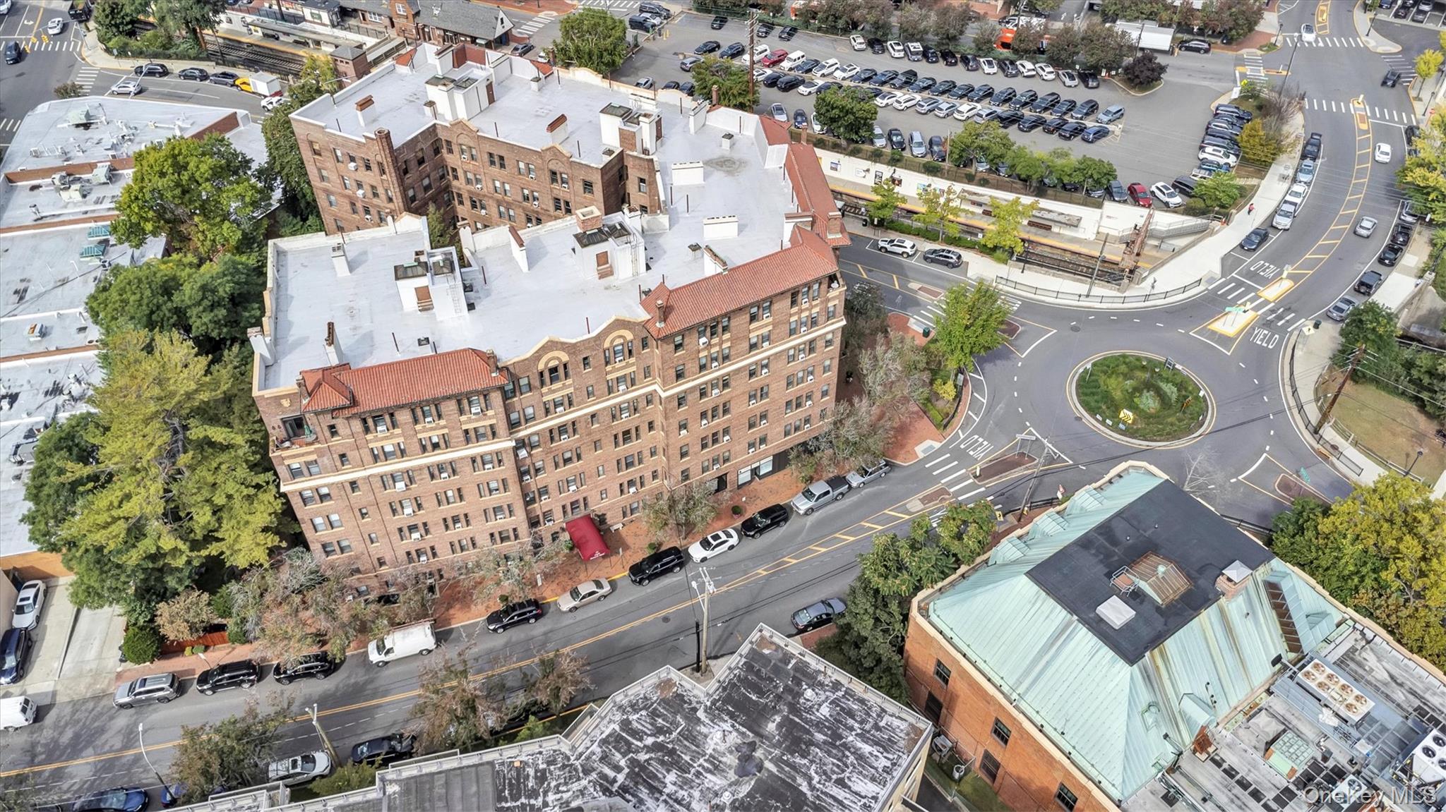 8 Barstow Road # 7H, Great Neck, NY 11021