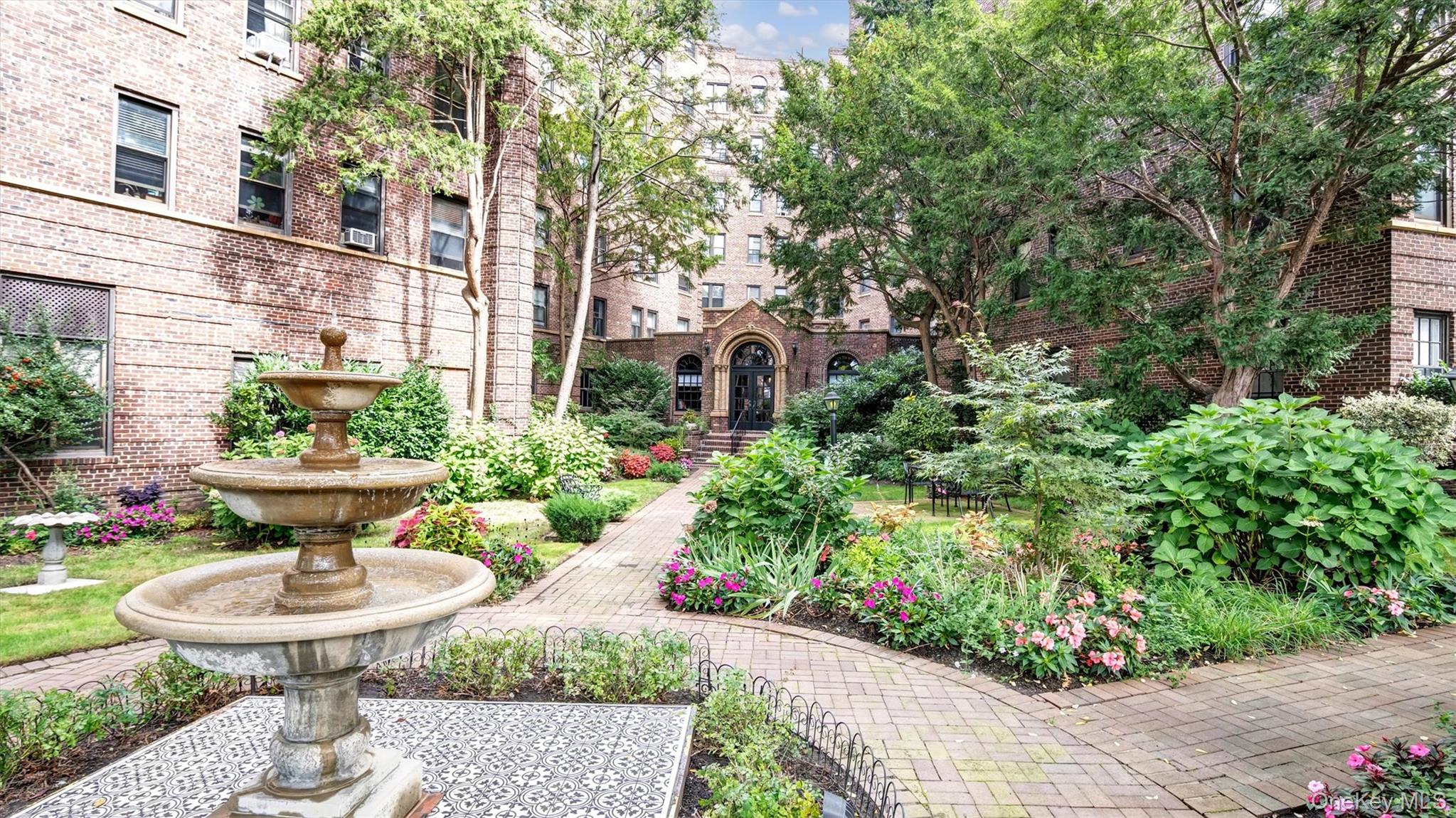 8 Barstow Road # 7H, Great Neck, NY 11021