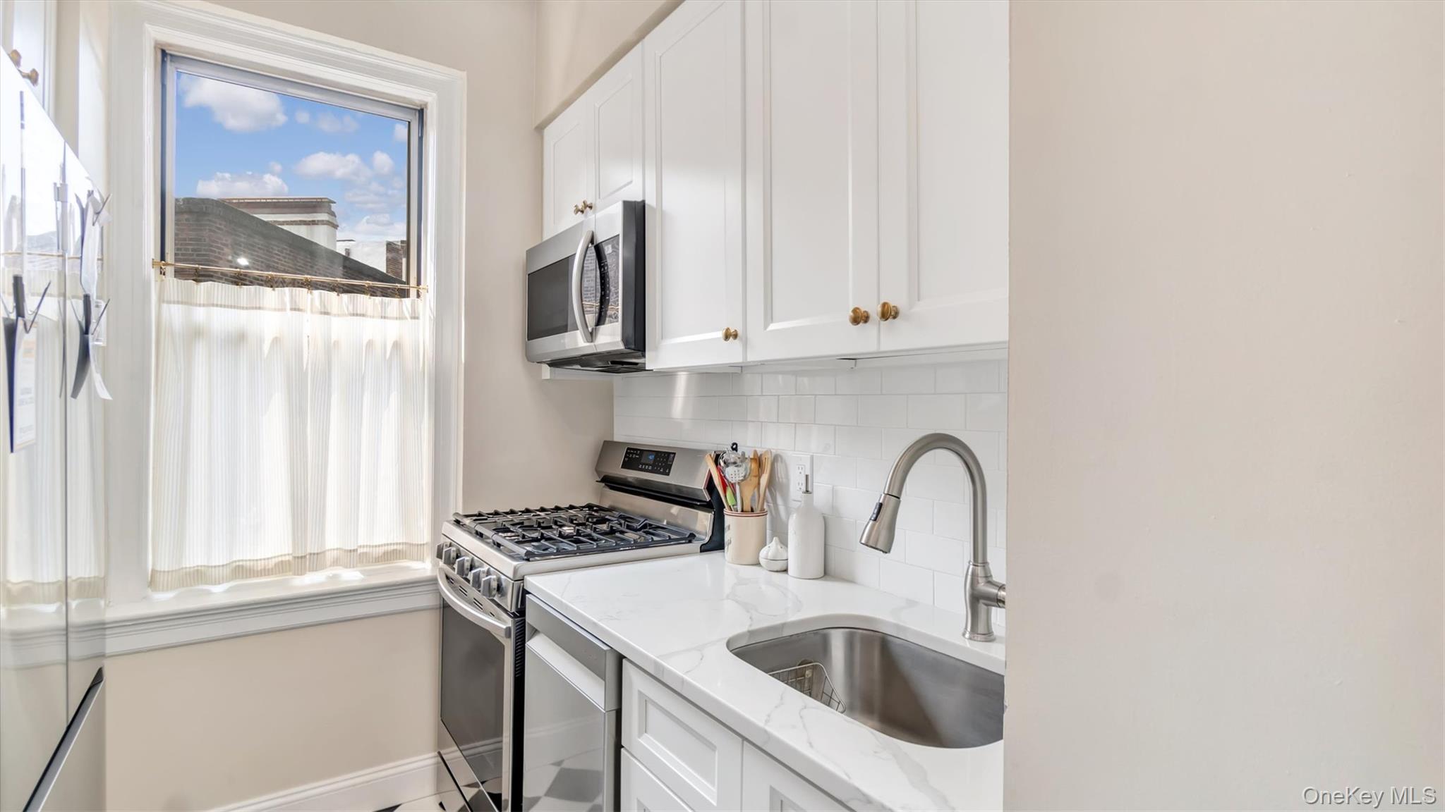 8 Barstow Road # 7H, Great Neck, NY 11021