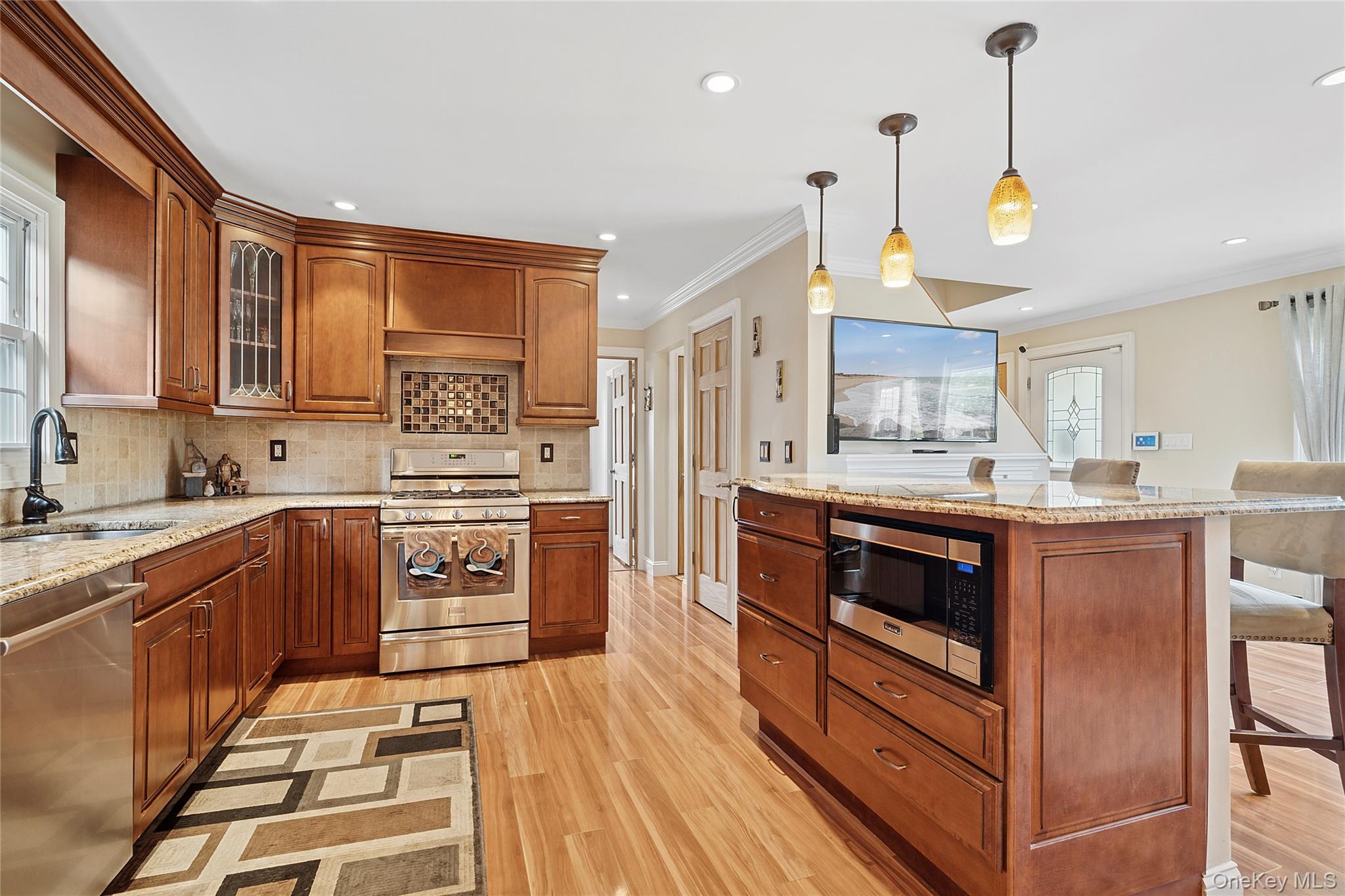 2 Ross Road, Babylon, NY 11702