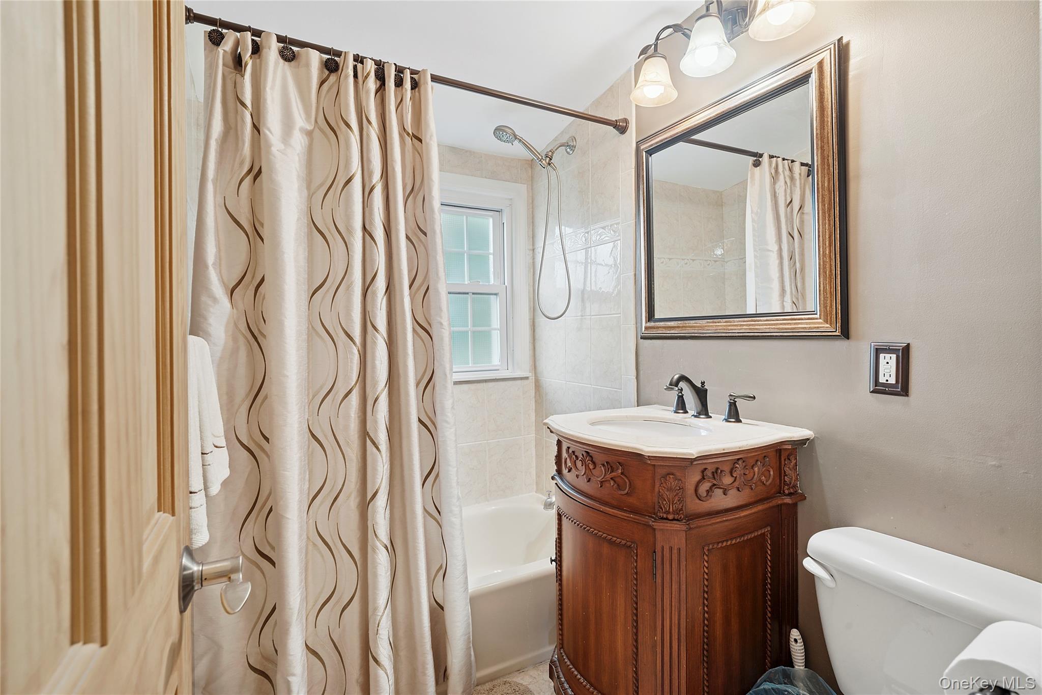 2 Ross Road, Babylon, NY 11702