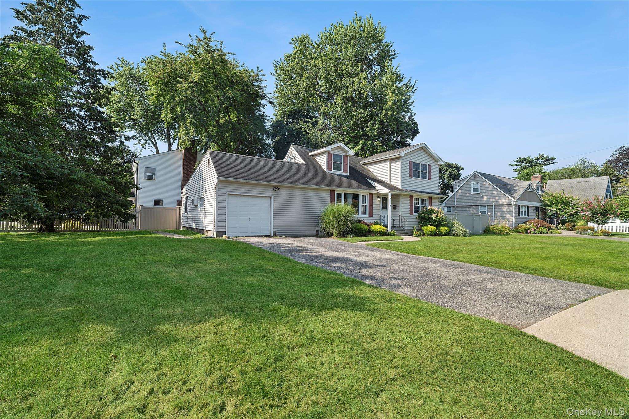 2 Ross Road, Babylon, NY 11702