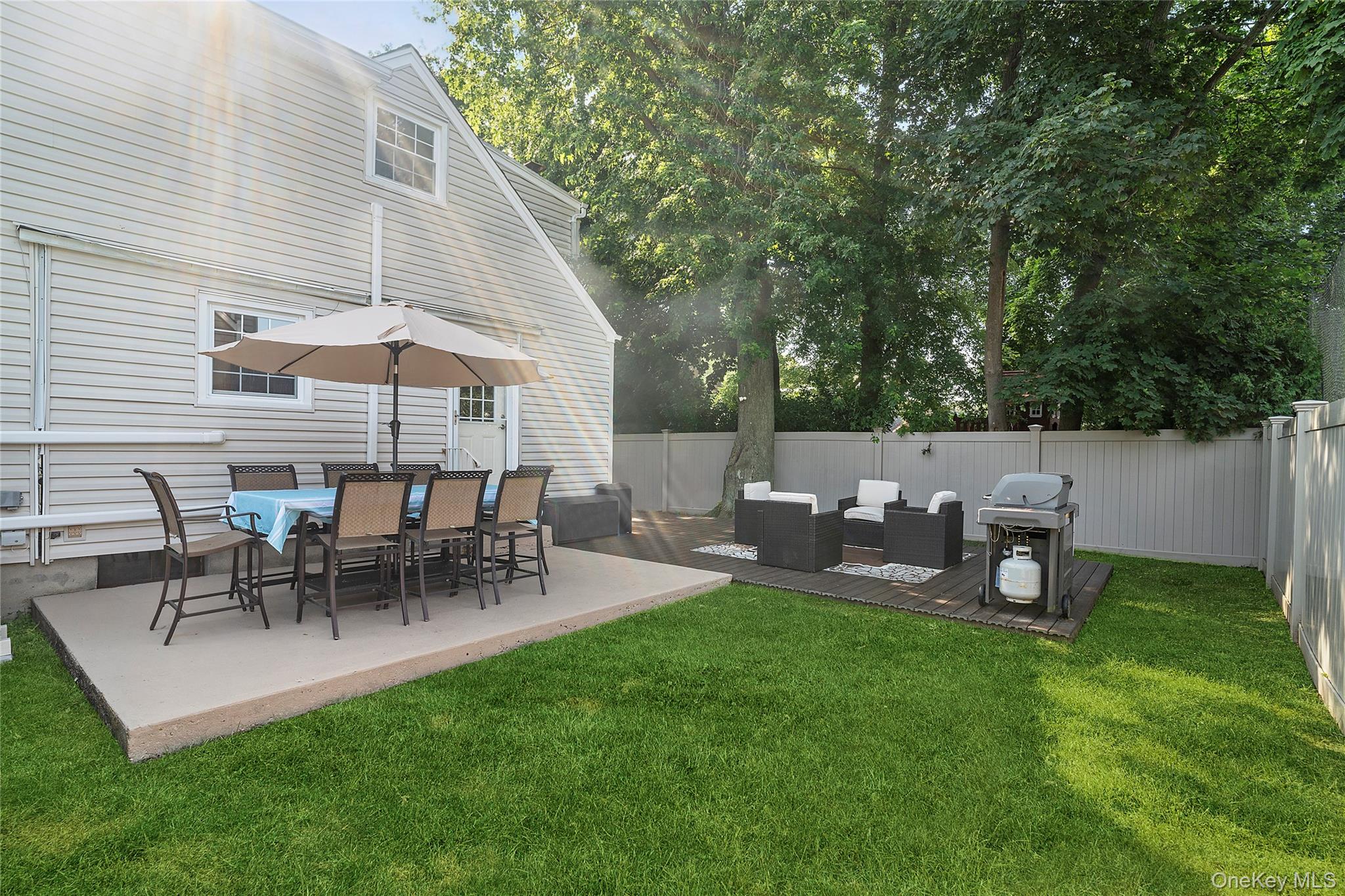 2 Ross Road, Babylon, NY 11702