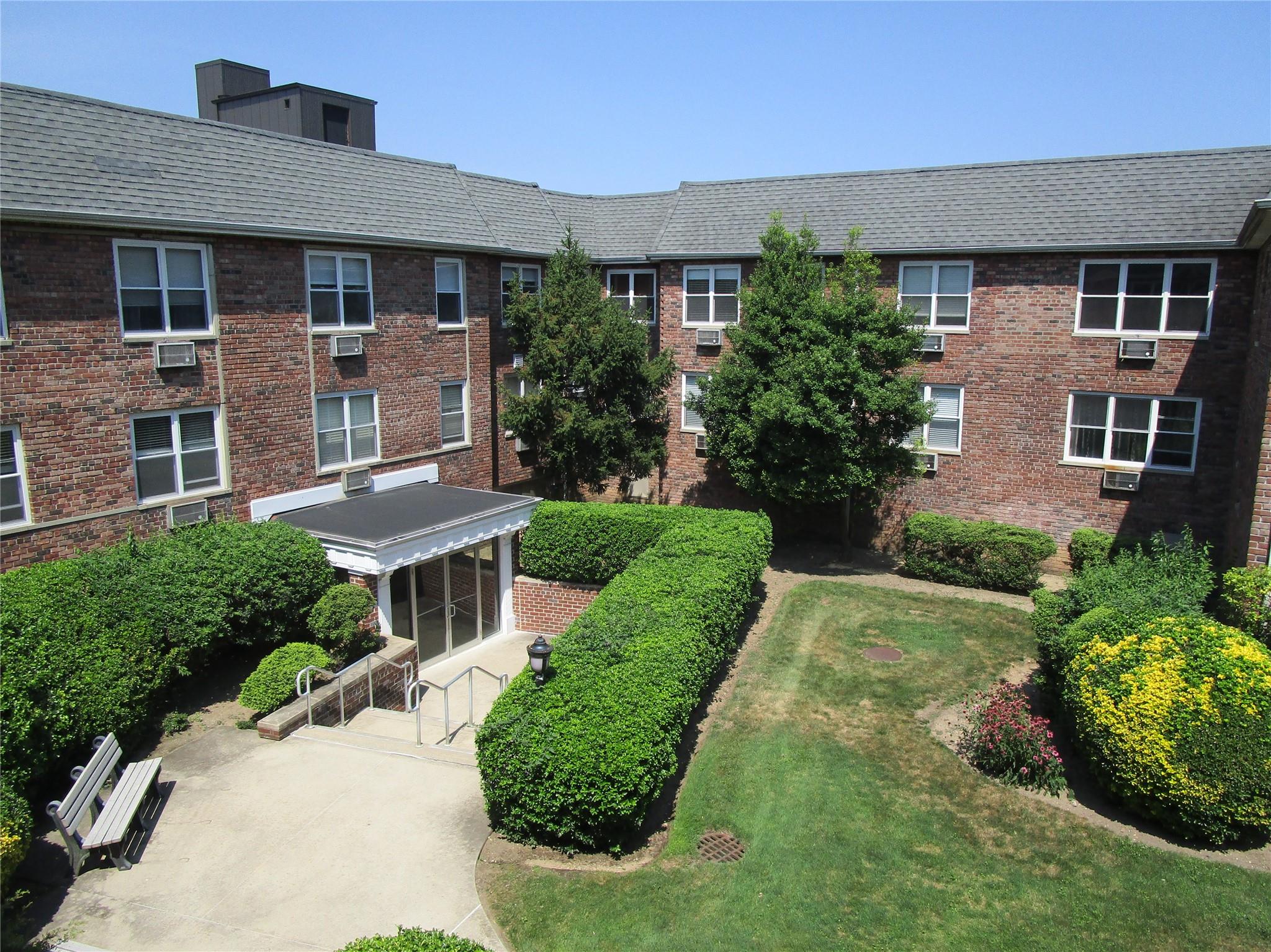 20 Daley Place # 225, Lynbrook, NY 11563