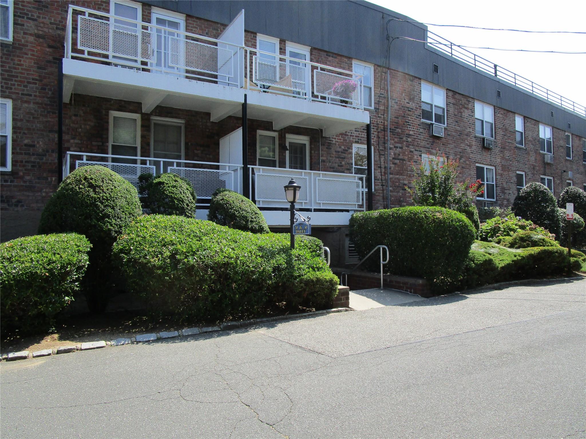 20 Daley Place # 225, Lynbrook, NY 11563