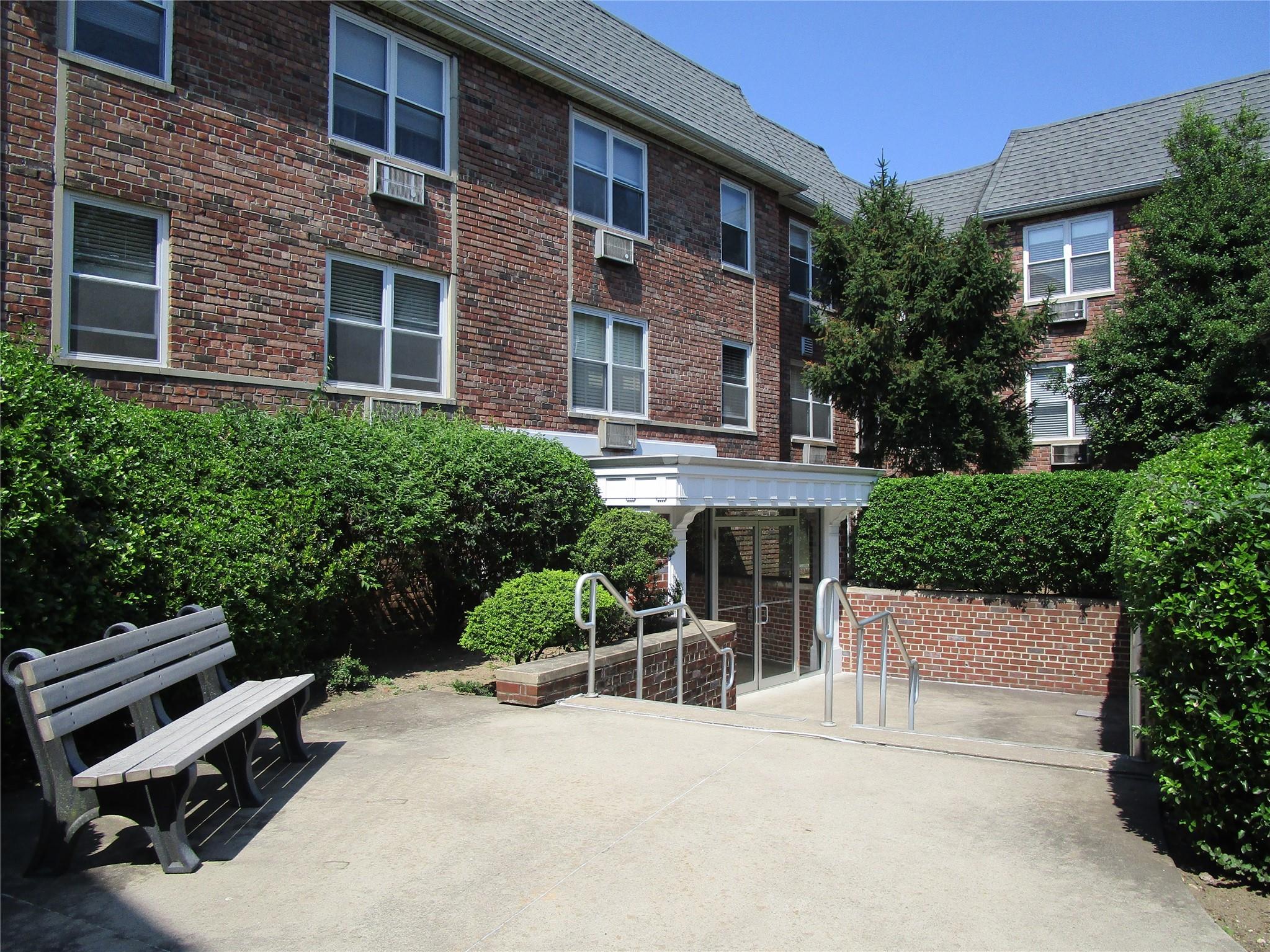 20 Daley Place # 225, Lynbrook, NY 11563