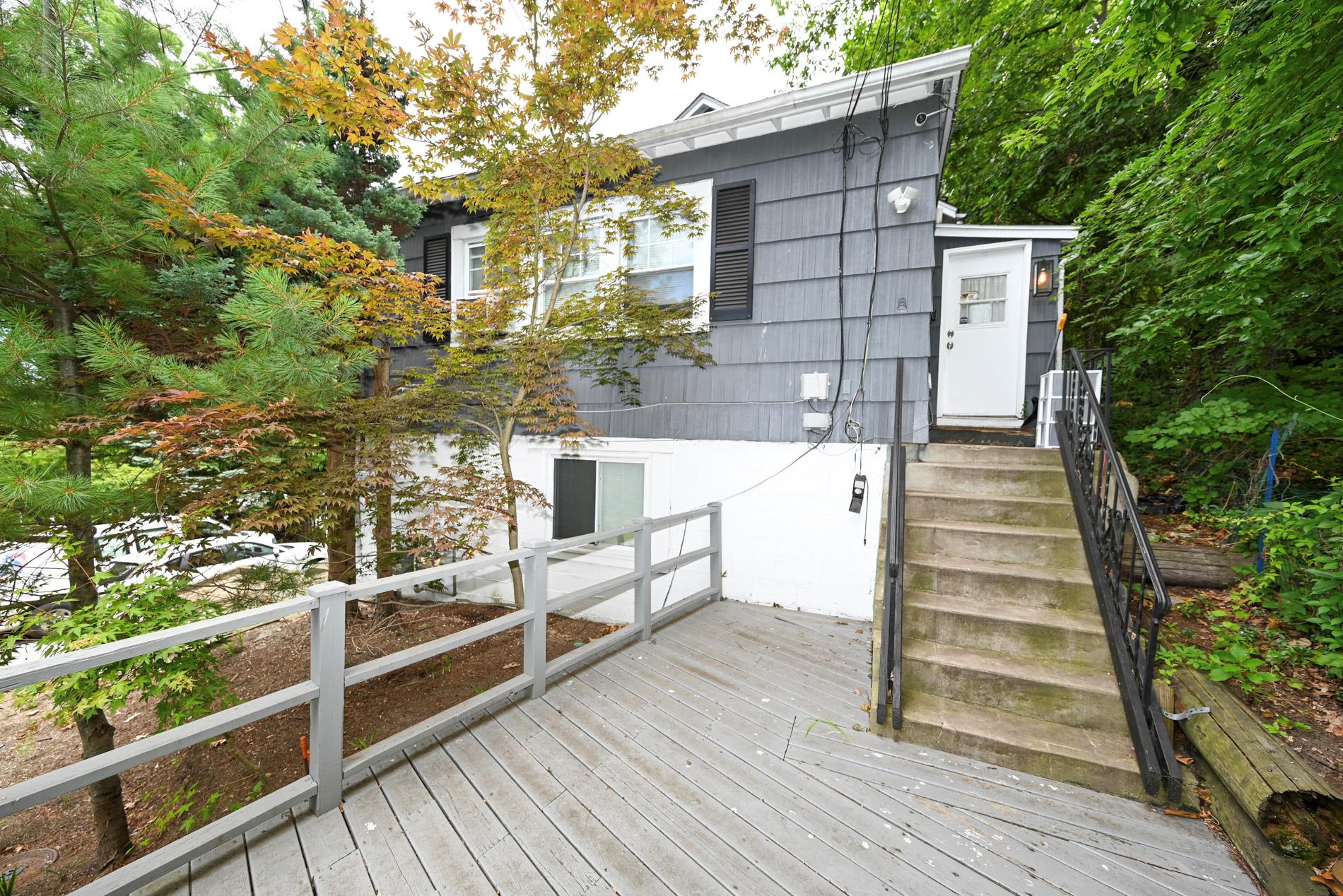 17 Hammond Road, Glen Cove, NY 11542