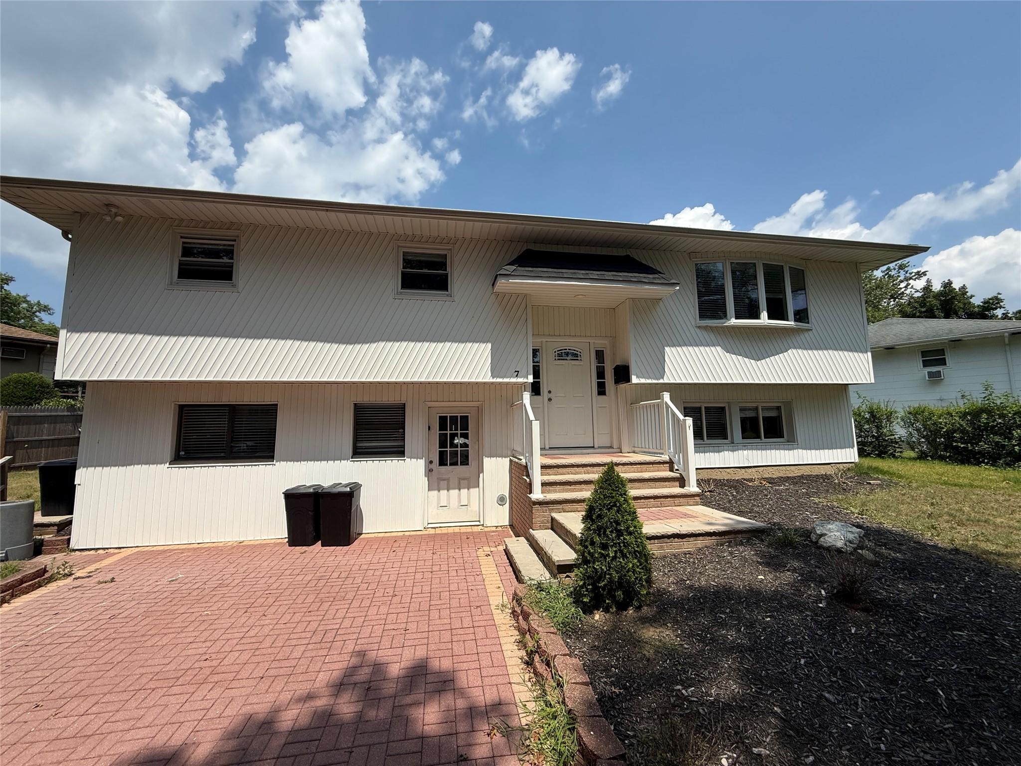 7 Pierre Drive, Commack, NY 11725
