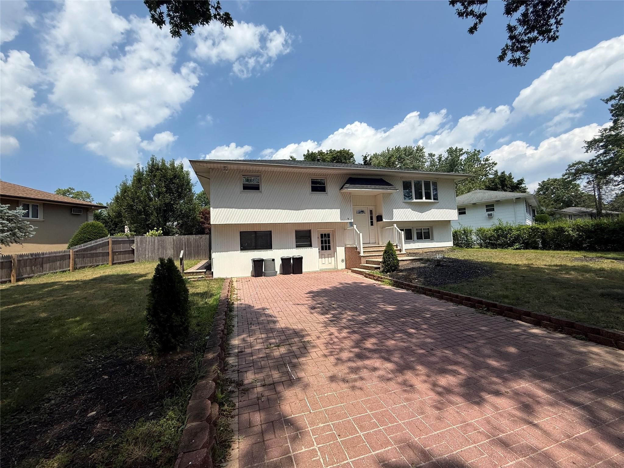 7 Pierre Drive, Commack, NY 11725