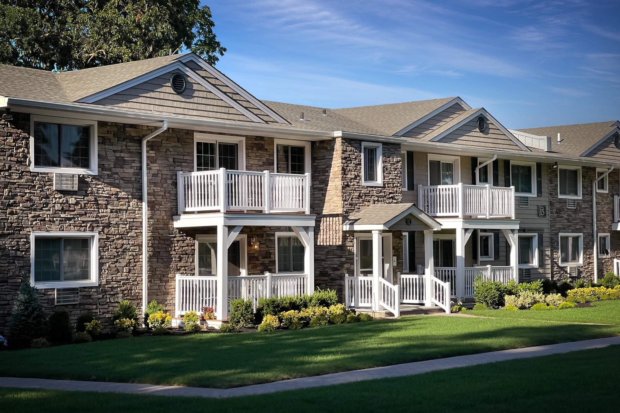 25 Williams Boulevard # 25-2F, Lake Grove, NY 11755