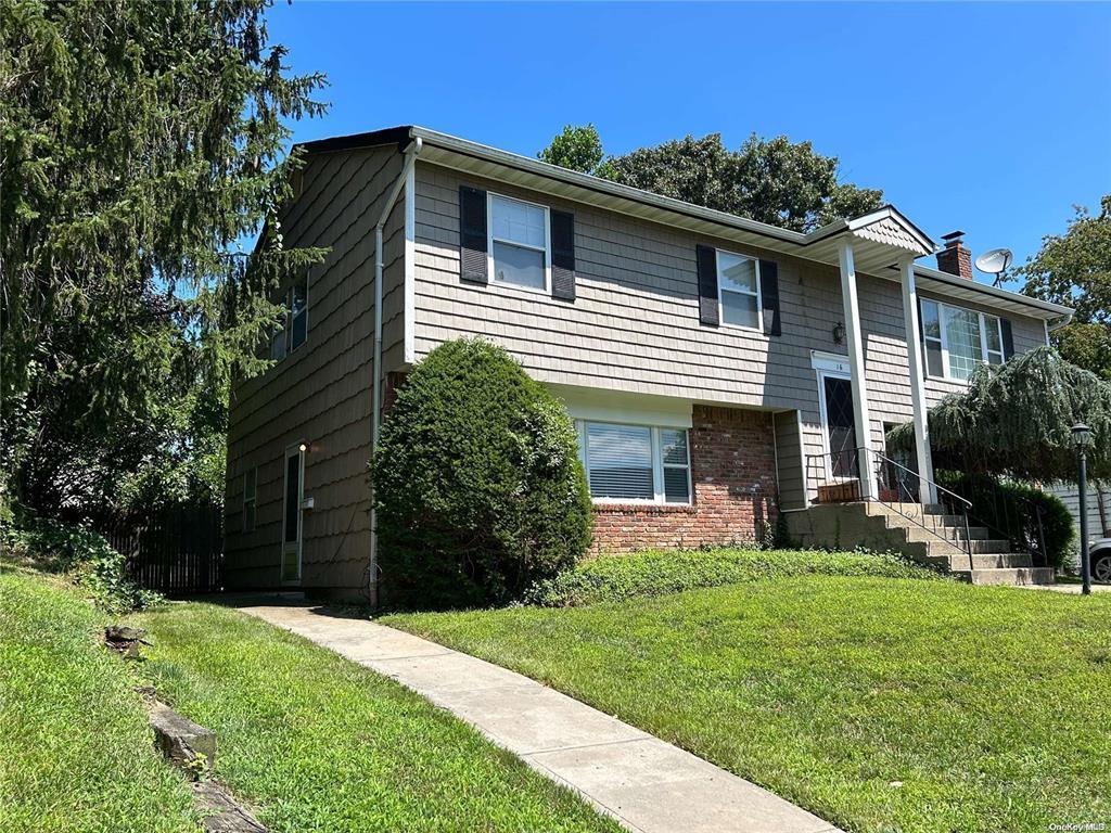 16 Alex Lane # 1, Glen Cove, NY 11542