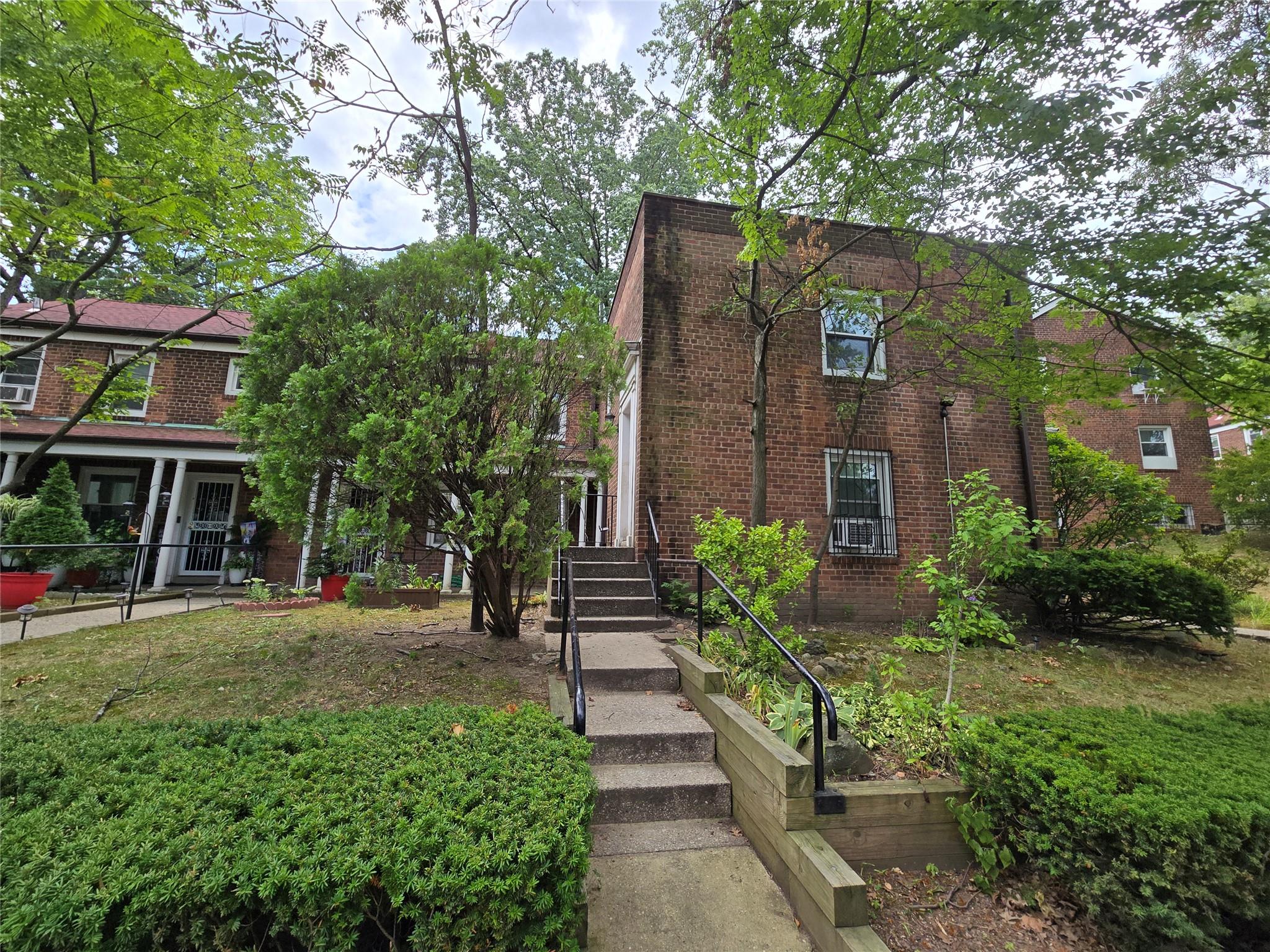 150-14 Geothals Avenue # 45F, Briarwood, NY 11432