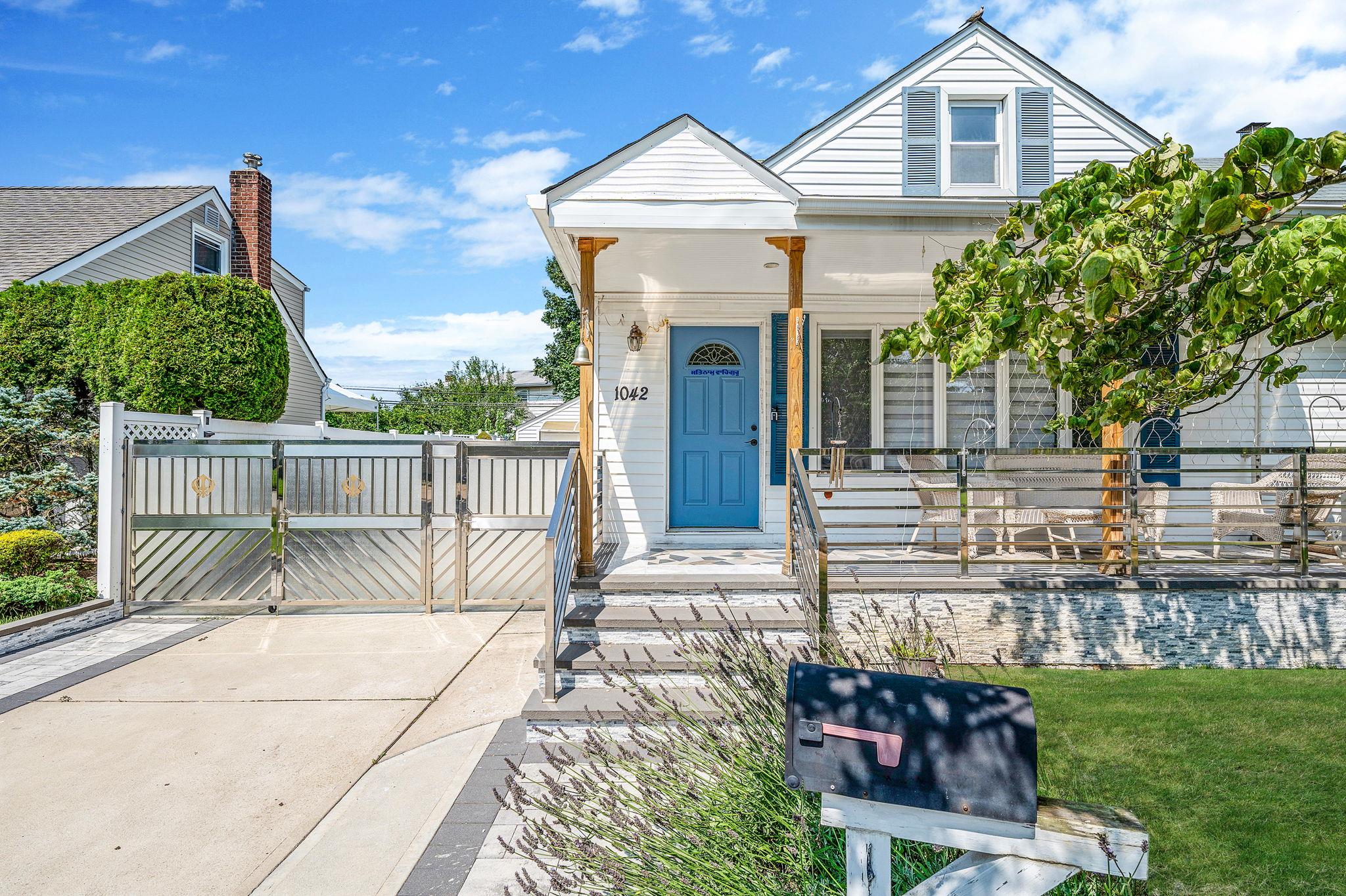 1042 Jerome Road, Franklin Square, NY 11010