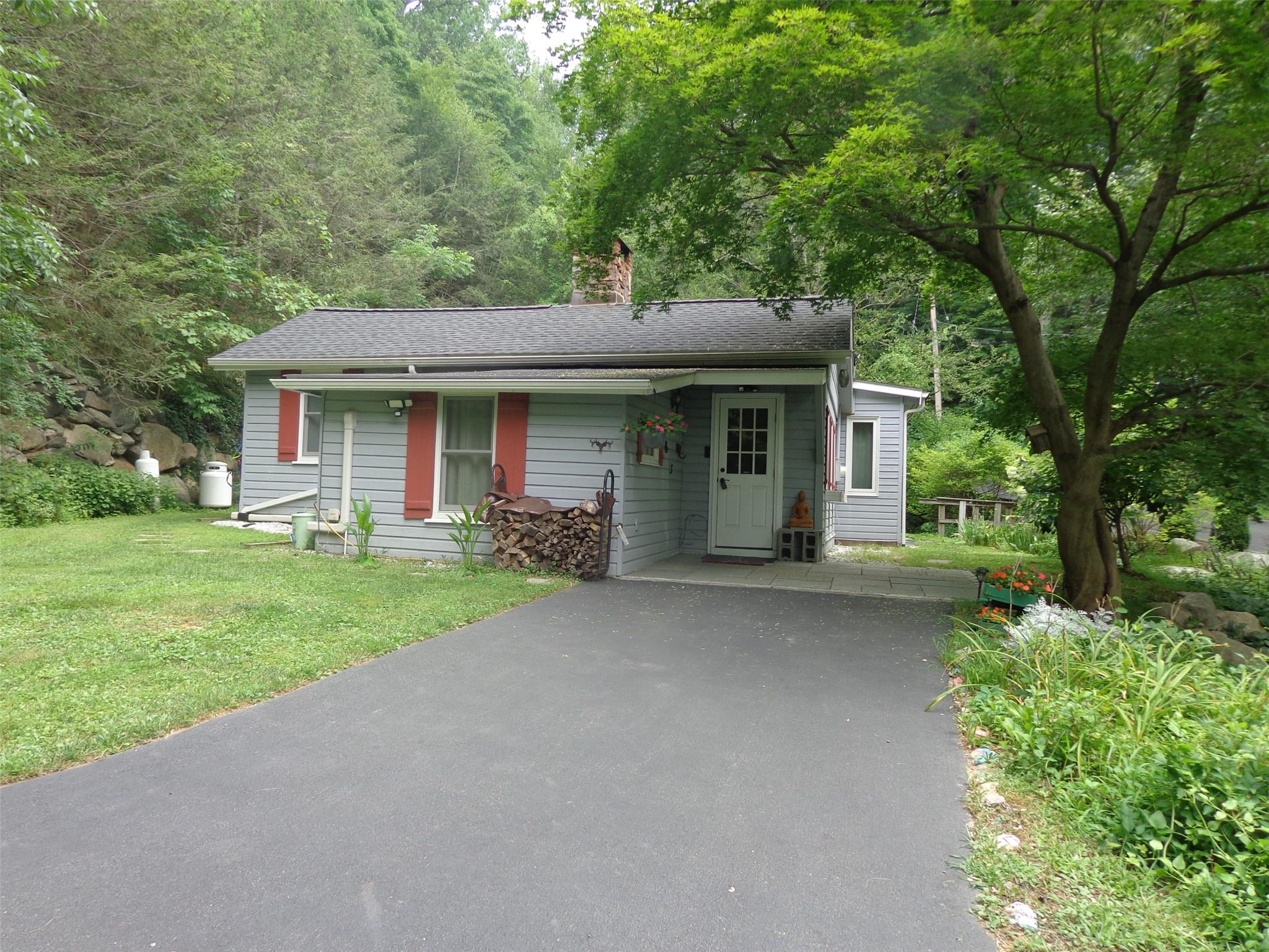 65 Mexico Lane, Mahopac, NY 10541