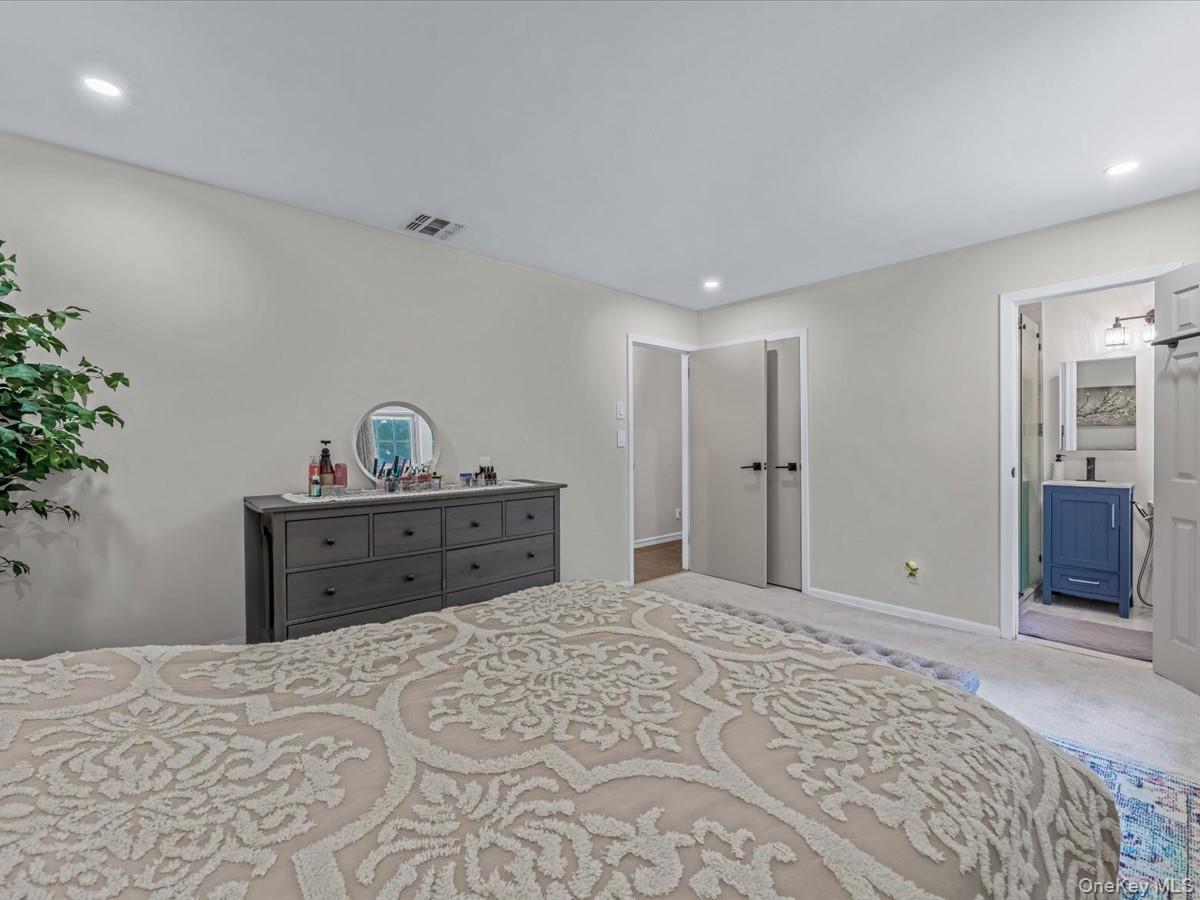 32 Southdown Road, Huntington, NY 11743