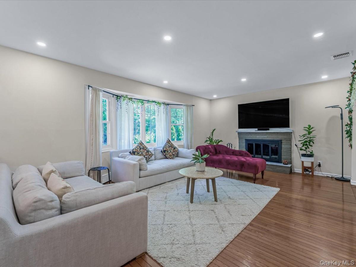 32 Southdown Road, Huntington, NY 11743