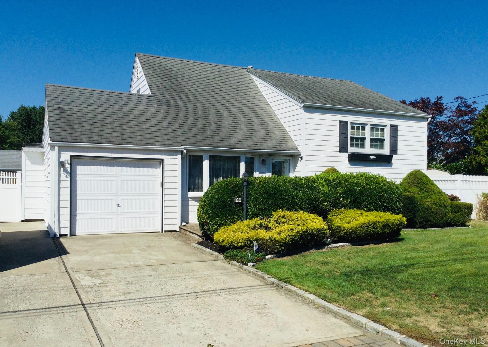 100 Jefferson Avenue, Islip Terrace, NY 11752