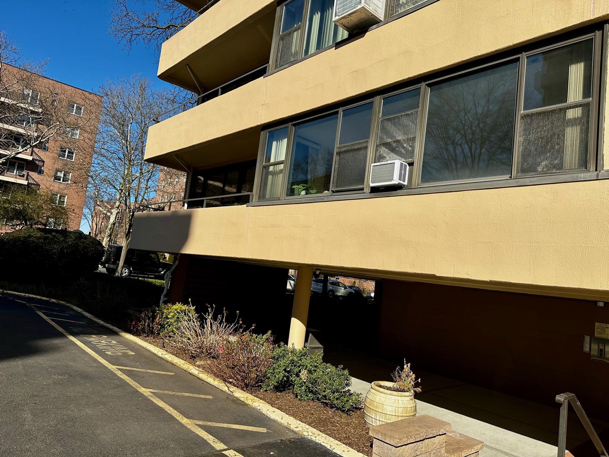 162-30 Powells Cove Boulevard # 2D, Beechhurst, NY 11357