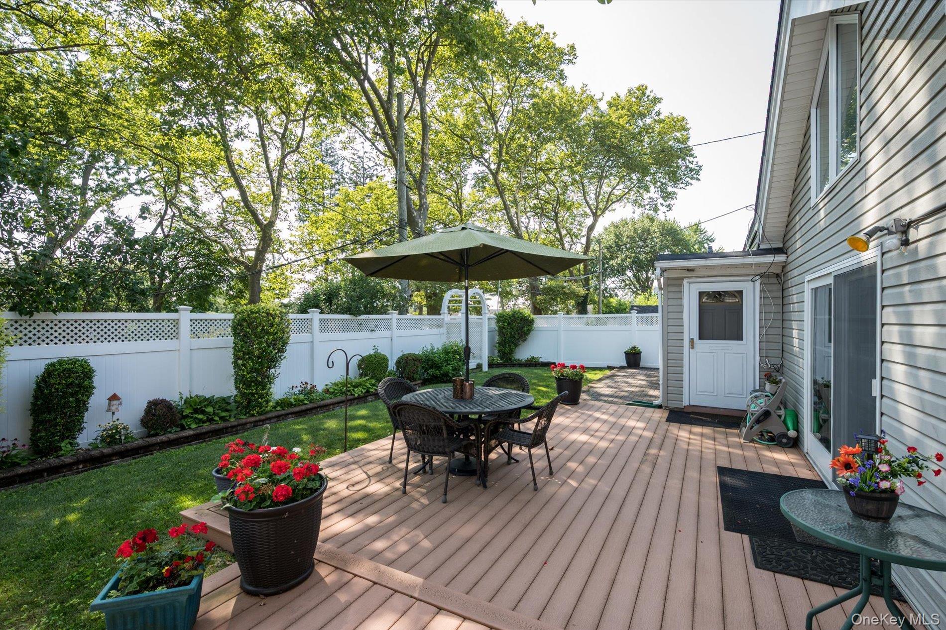 685 Gardiners Avenue, Levittown, NY 11756