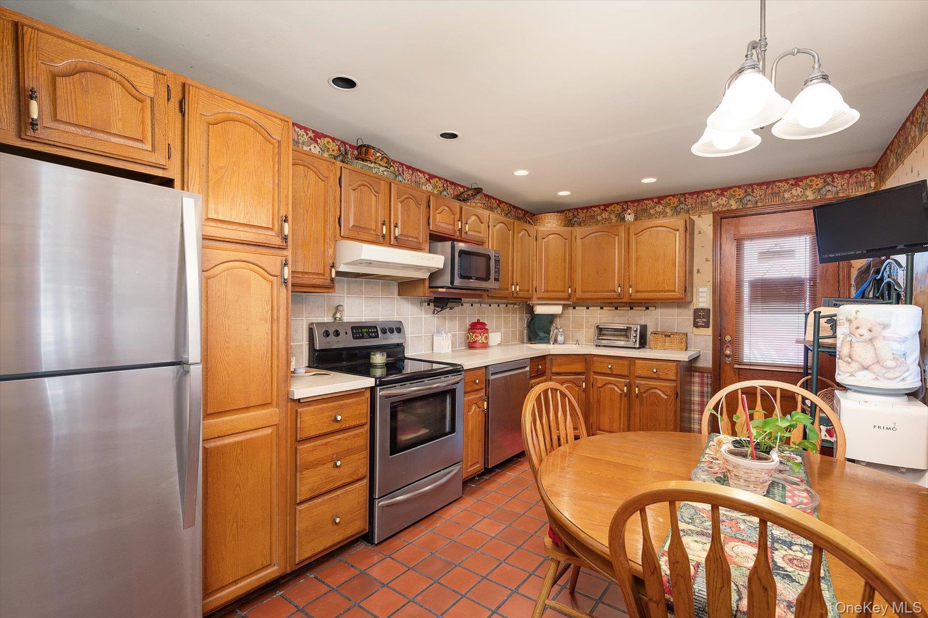 685 Gardiners Avenue, Levittown, NY 11756