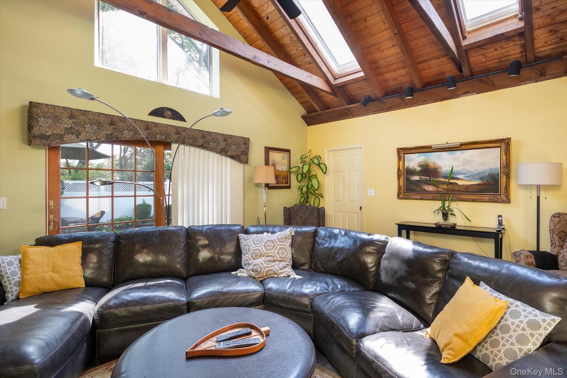 685 Gardiners Avenue, Levittown, NY 11756