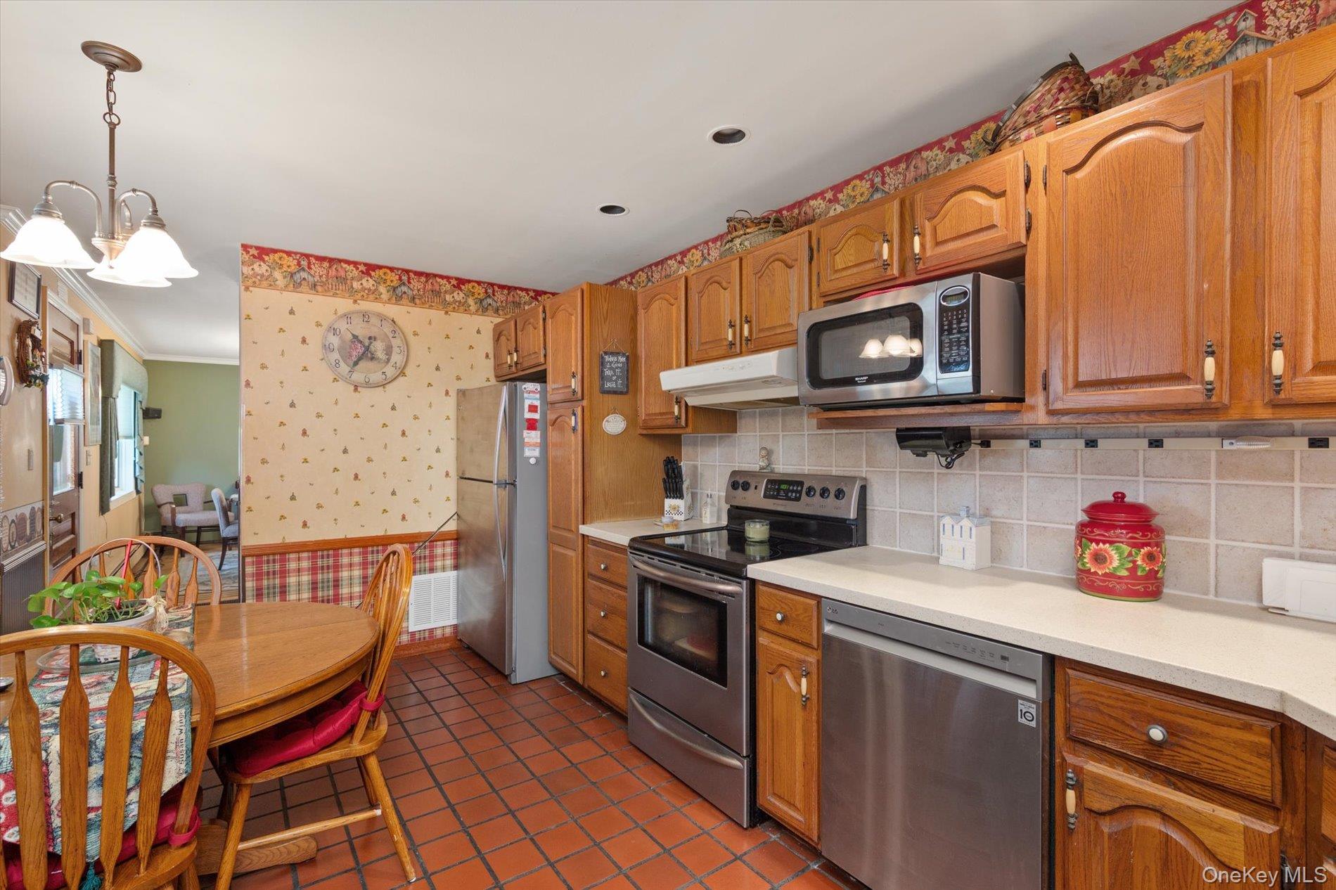 685 Gardiners Avenue, Levittown, NY 11756