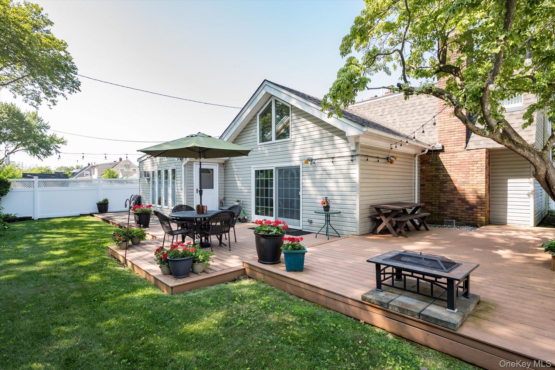 685 Gardiners Avenue, Levittown, NY 11756