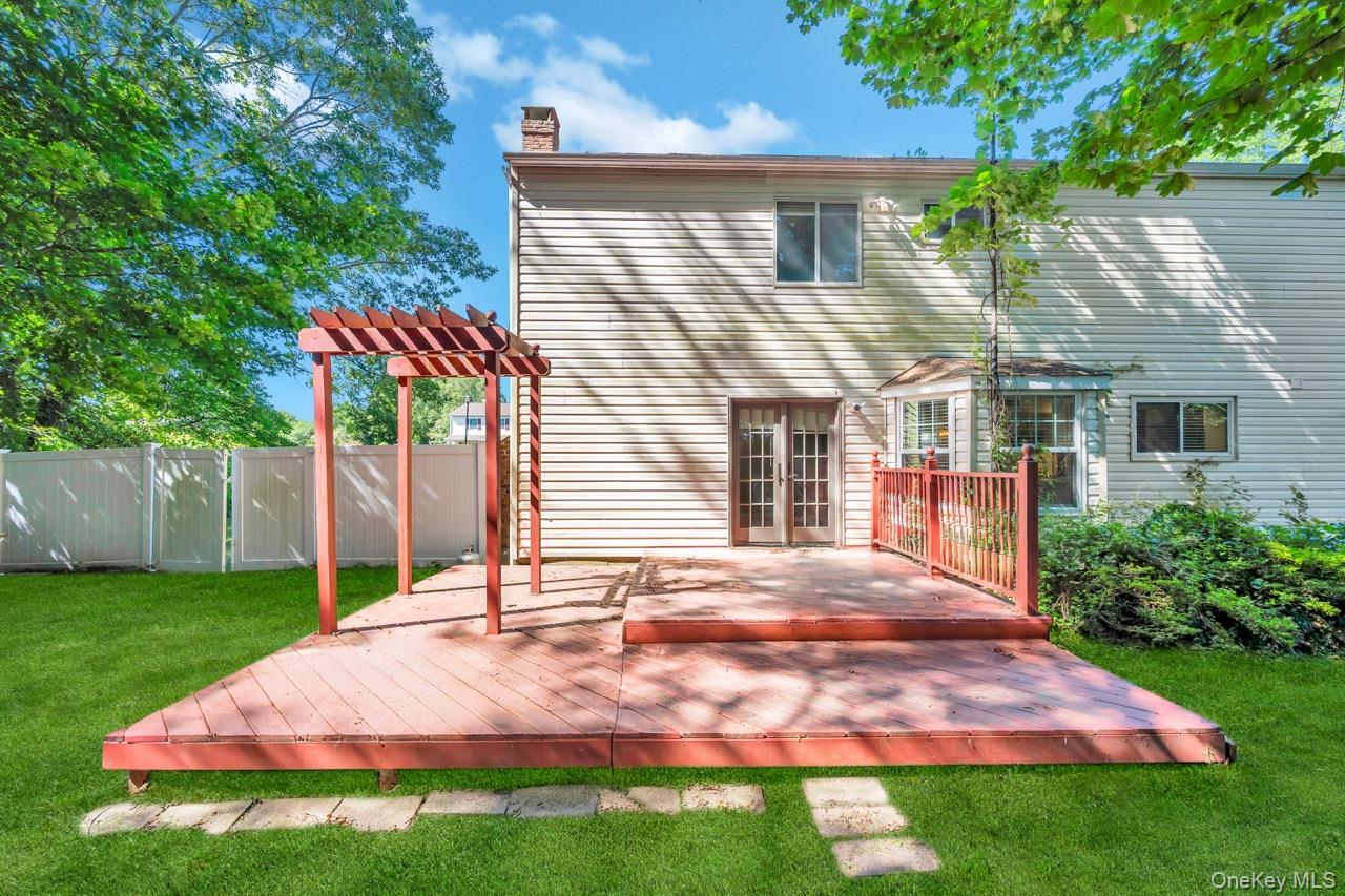 28 Niewood, Ridge, NY 11961