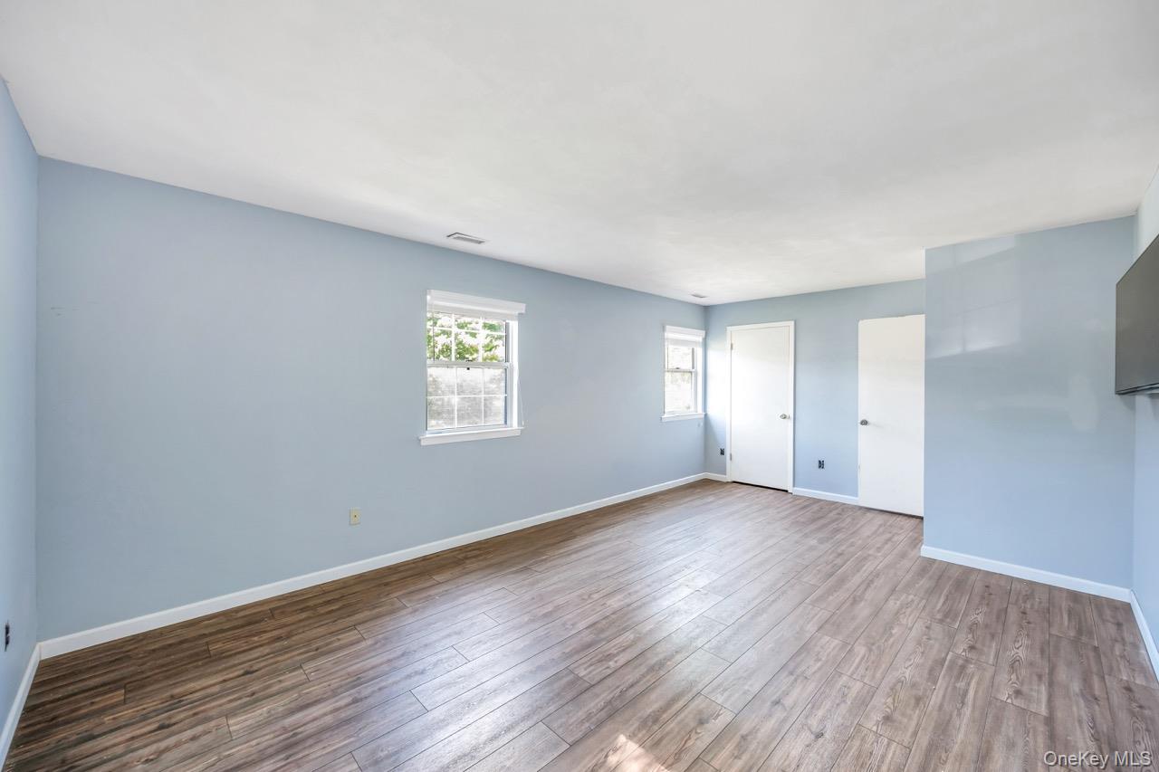 28 Niewood, Ridge, NY 11961