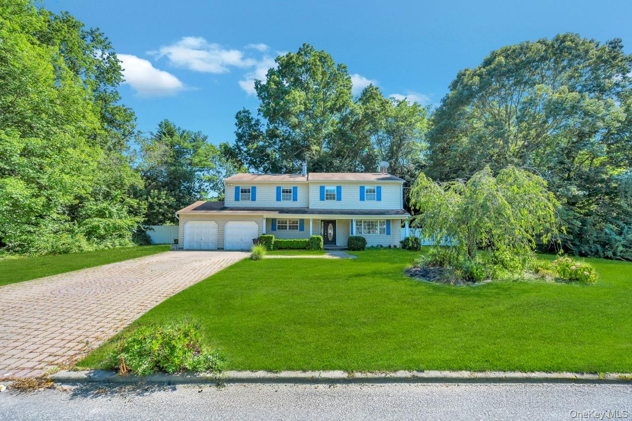 28 Niewood, Ridge, NY 11961