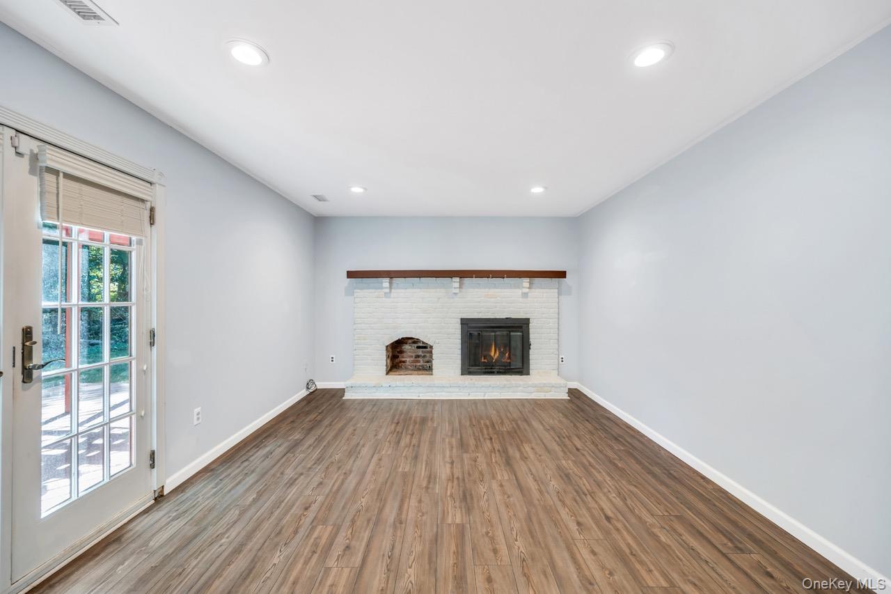 28 Niewood, Ridge, NY 11961