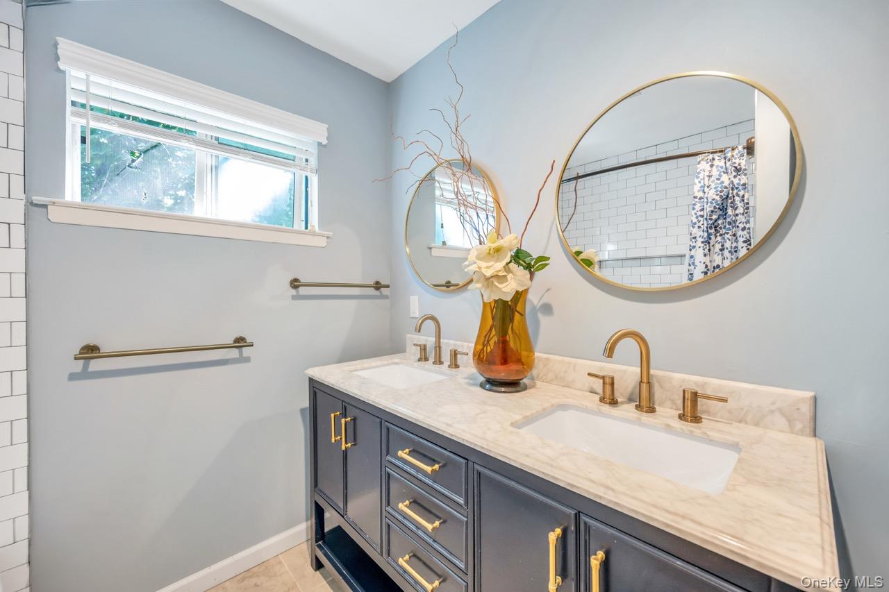 28 Niewood, Ridge, NY 11961