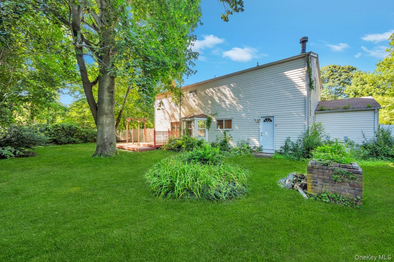 28 Niewood, Ridge, NY 11961