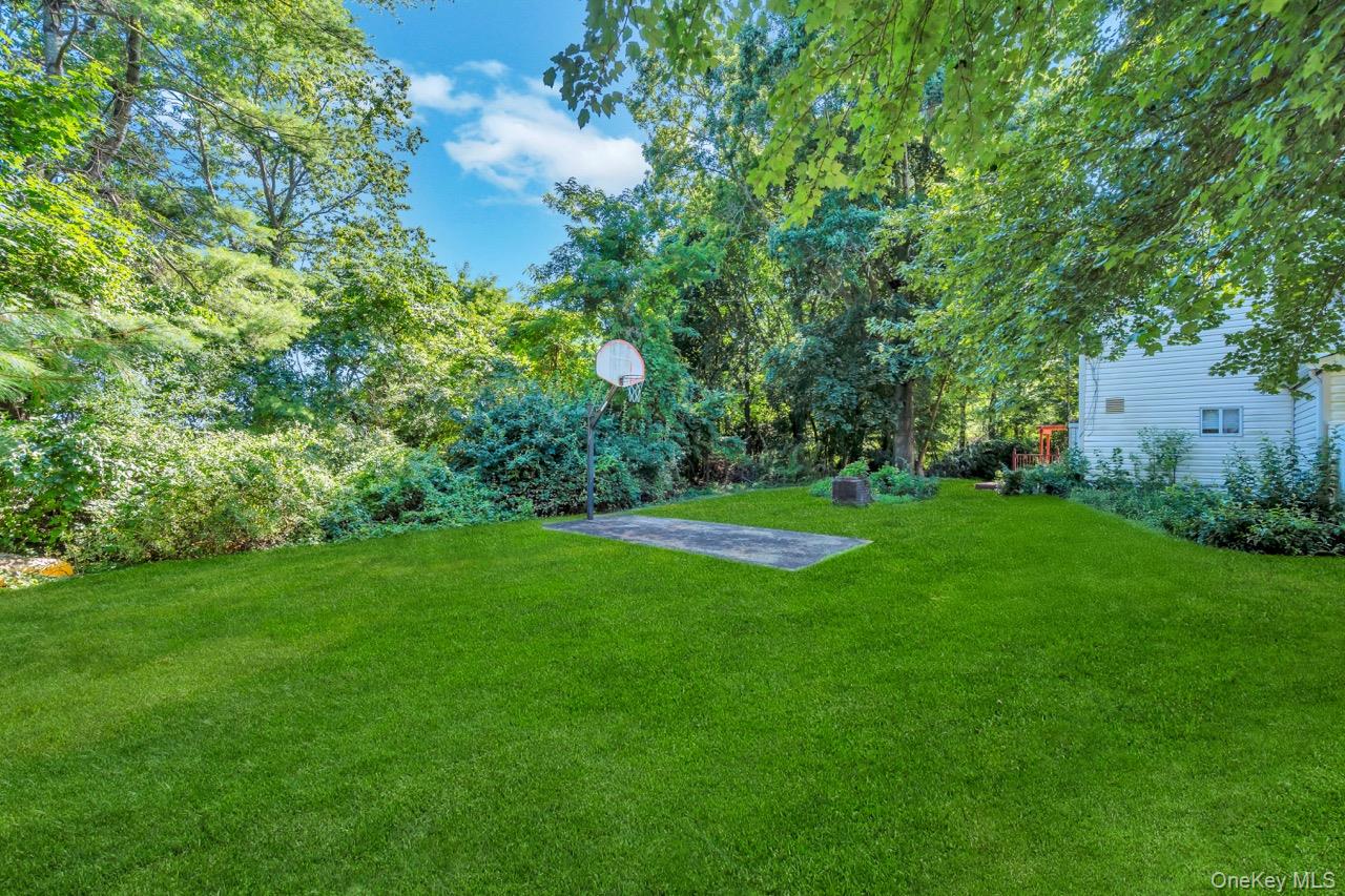 28 Niewood, Ridge, NY 11961